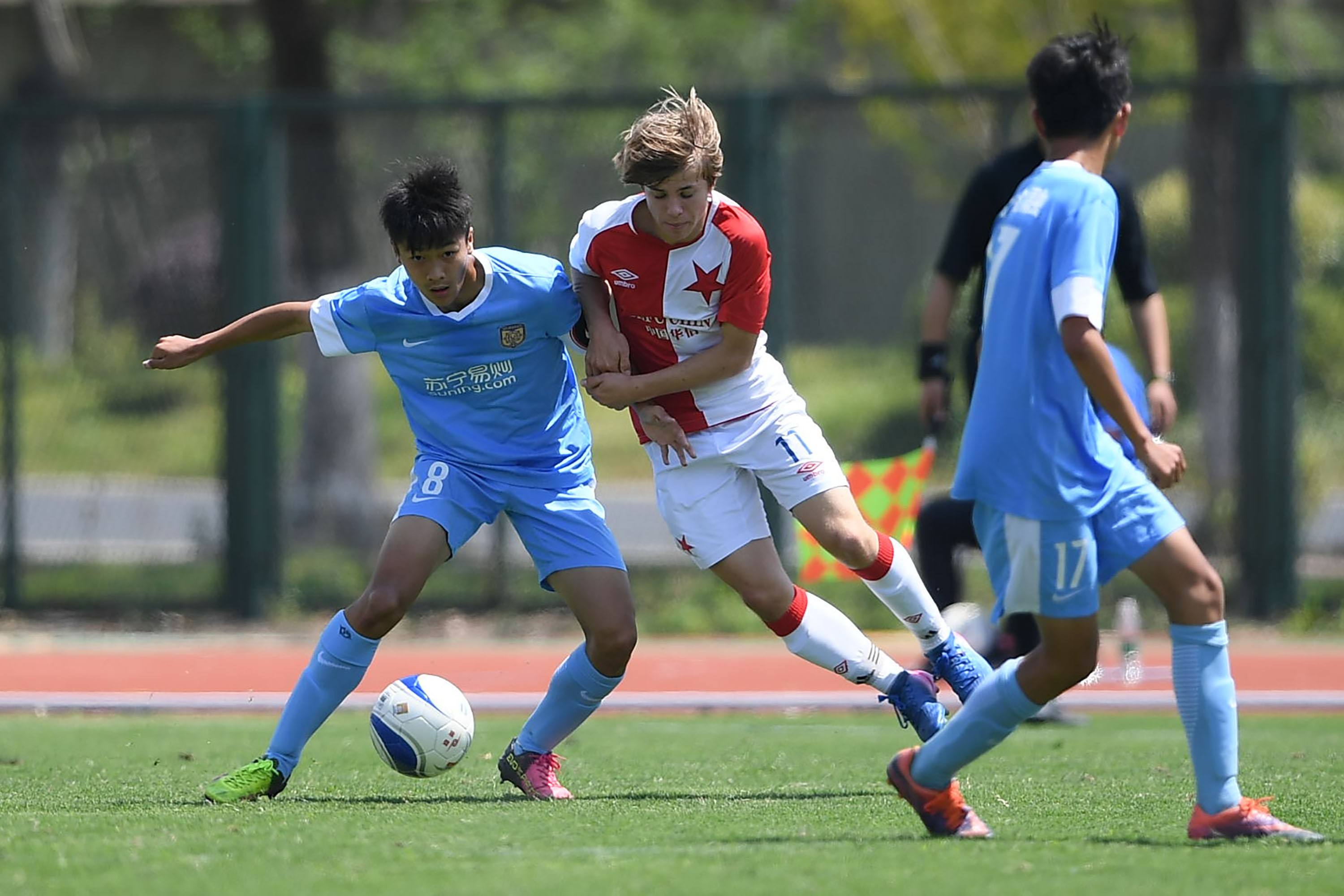 是吸引着球 是吸引着球